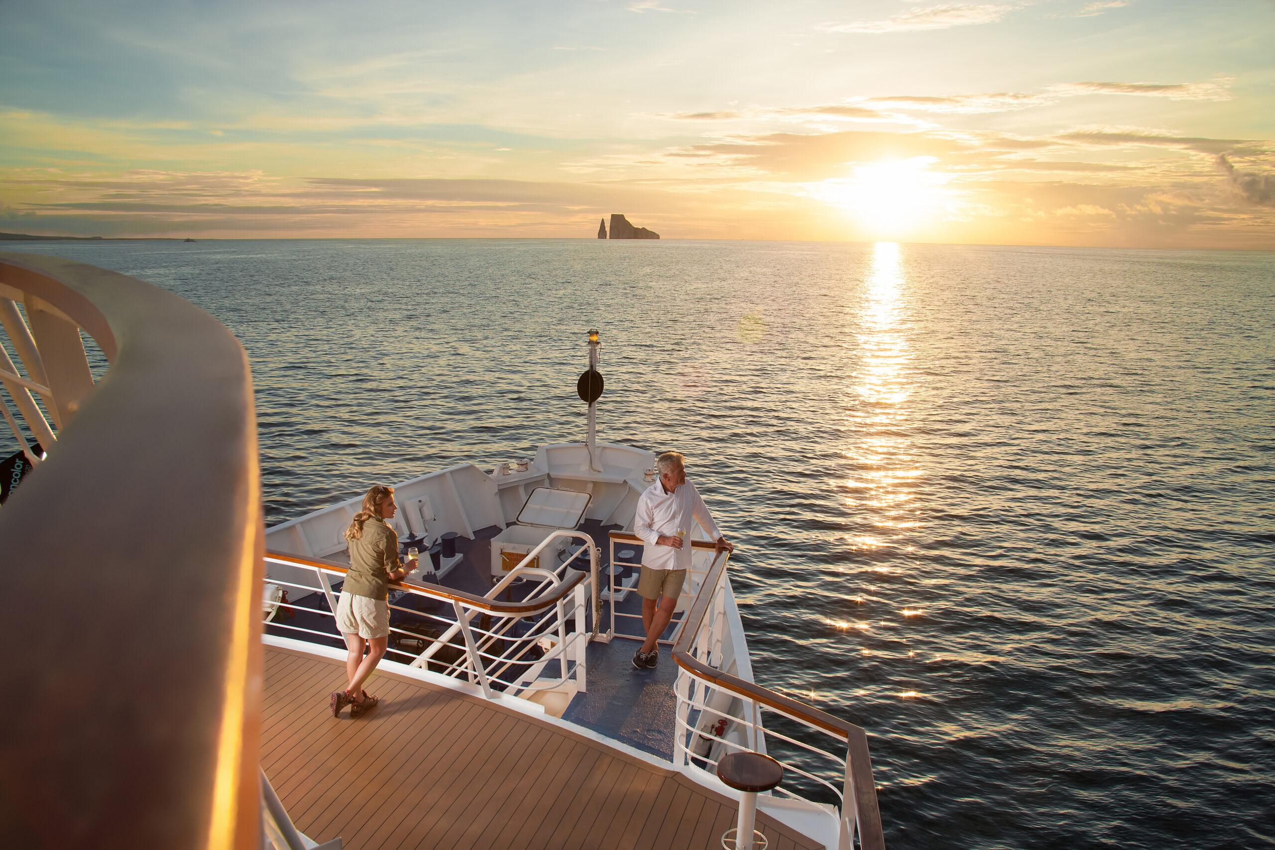 Luxury Galapagos Vacation Packages: Explore Nature in Style - Yacht - La Pinta Bridge